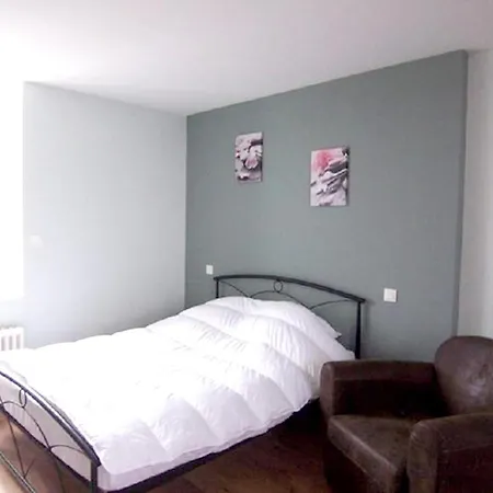 Studio In With Shared Pool Enclosed Garden And Wifi 50 Km From The Beach * Jonzac