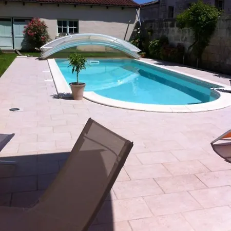Studio In With Shared Pool Enclosed Garden And Wifi 50 Km From The Beach *